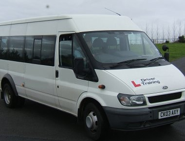 Αλεξανδρούπολη: Διακινητές μετέφεραν μετανάστες σε κρύπτη κάτω από τα καθίσματα ενός mini-bus (φωτό)